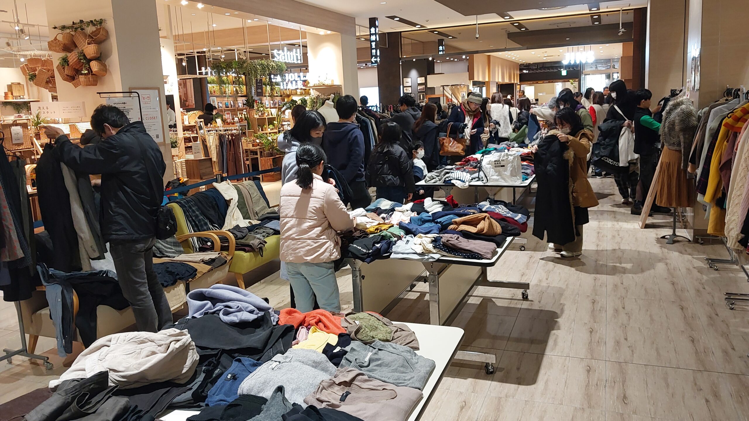 服の無料交換会の運営事業